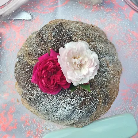 Bed & Breakfast Roses And Berries